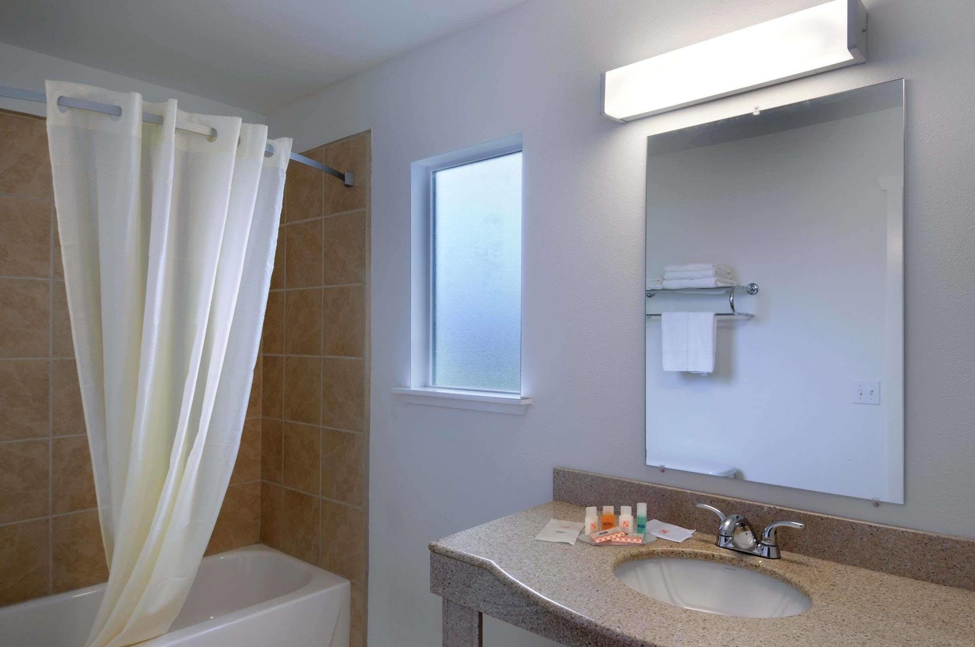 Knights Inn & Suites Seatac Airport Tukwila Bagian luar foto